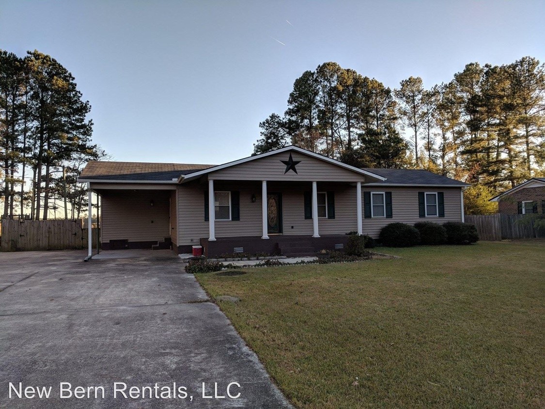 Foto principal - 4 br, 2 bath House - 645 Mile Rd.