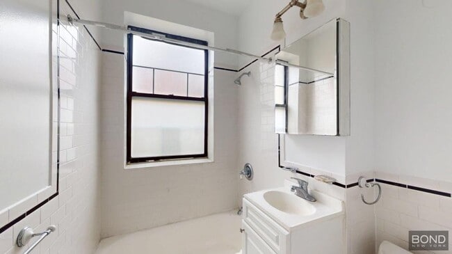 Building Photo - 1 bedroom in NEW YORK NY 10023