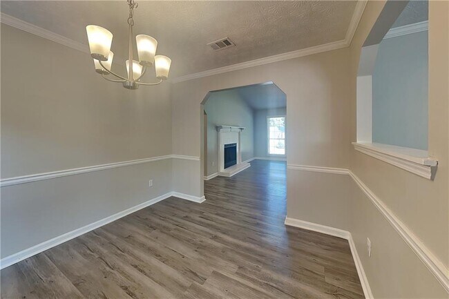 Building Photo - 1395 Chalet Cir