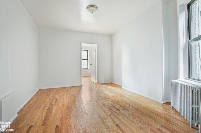 Building Photo - 359 W 45th St