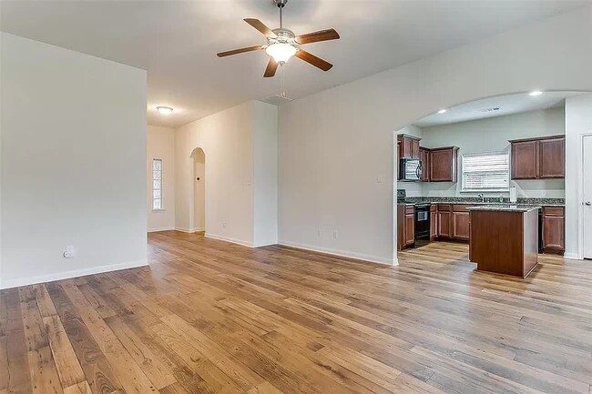 Foto del edificio - 6329 Spring Ranch Dr