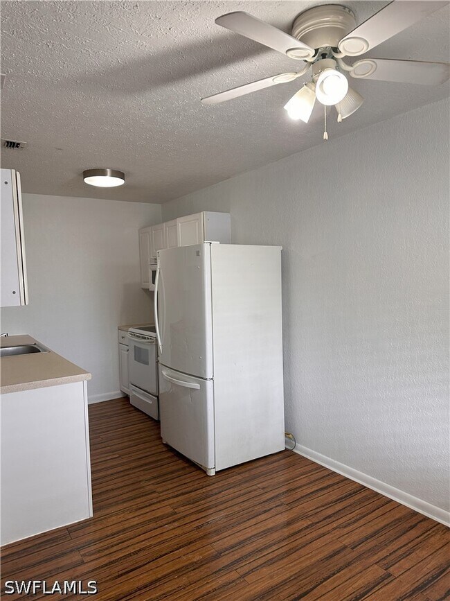 Foto del edificio - 4629 Bayshore Dr