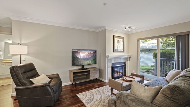 Foto del edificio - Great location, quiet first floor end unit...