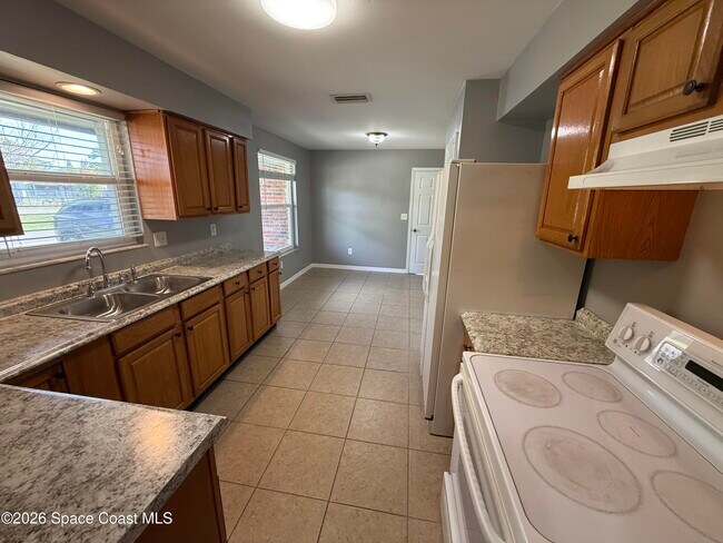 Foto del edificio - 1295 Country Club Blvd