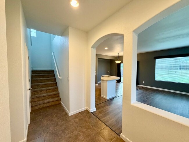 Building Photo - 148 Sierra Heights St