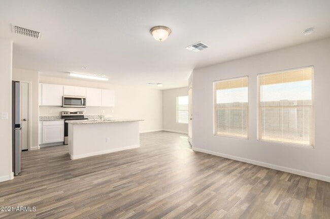 Building Photo - 1203 W Elm Ave