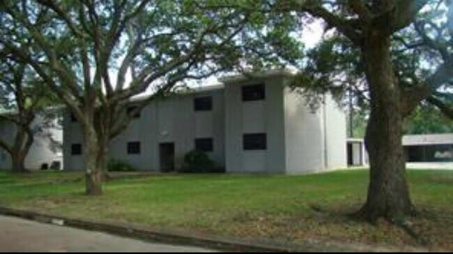 Building Photo - 1867 Florida Dr