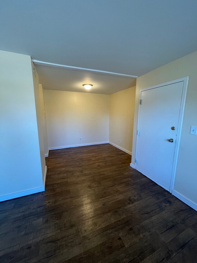 Primary Photo - 1520 Hobson Dr