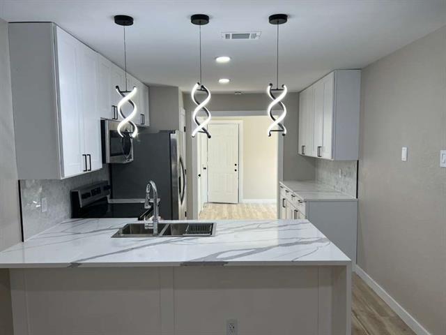 Building Photo - 511 Amber Ln