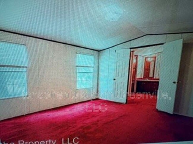 Building Photo - 255 Pine Dr