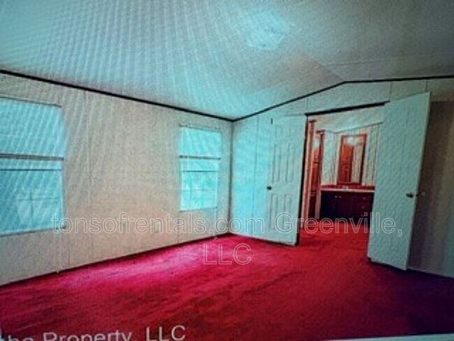 Foto del edificio - 255 Pine Dr