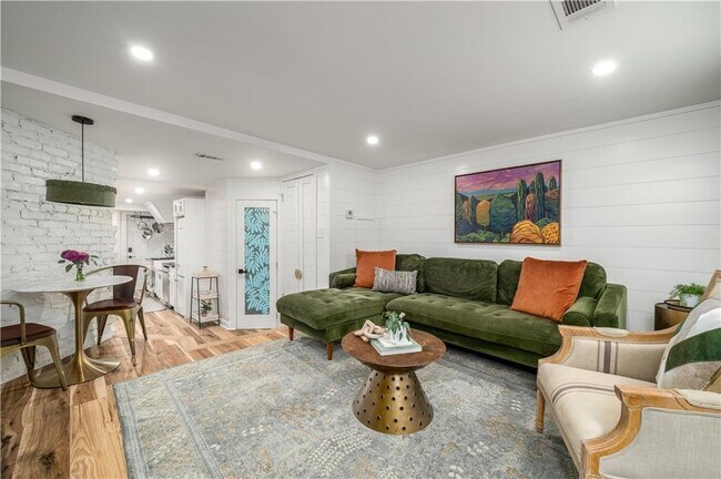 Foto del edificio - 799 Charles Allen Dr NE