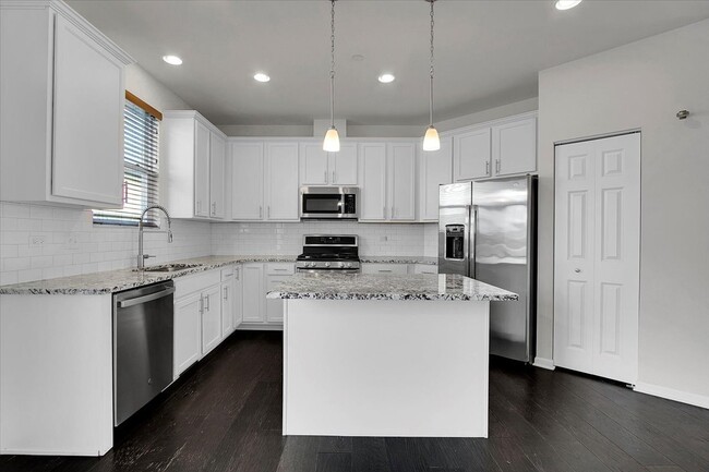 Building Photo - 29W710 Everton Dr