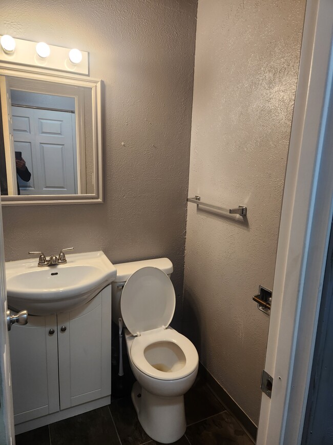 Foto del edificio - 25632 Thelmadale Dr