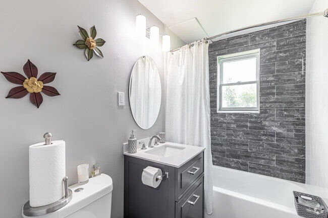 Foto del edificio - 72 Folly Brook Blvd