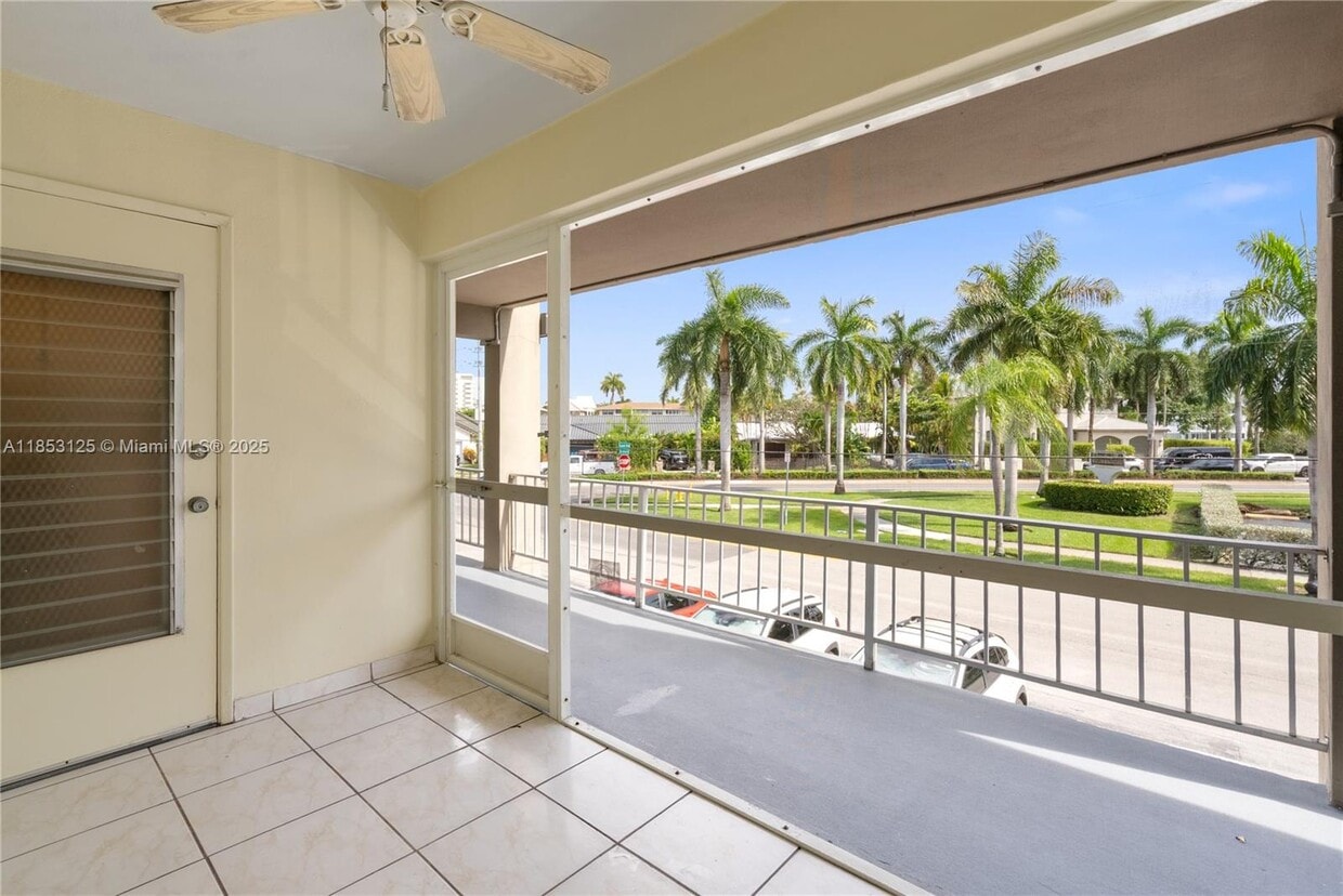 Foto principal - 300 Layne Blvd