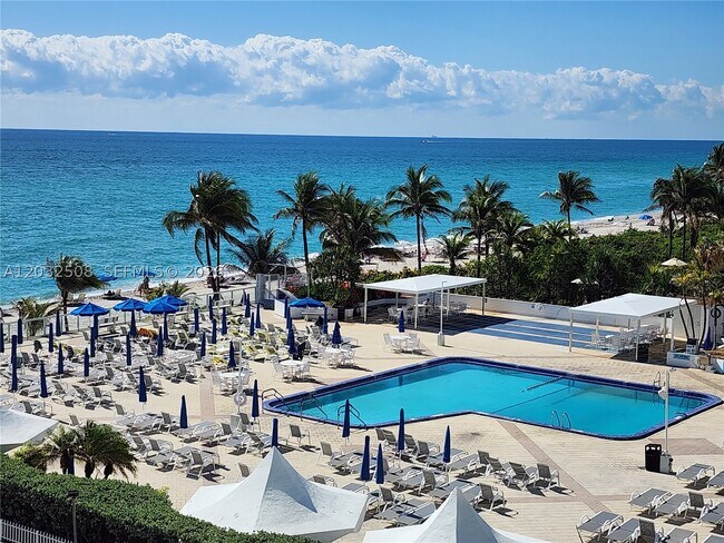 Building Photo - 2030 S Ocean Dr
