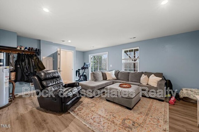 Foto del edificio - 368 Amber Acorn Ave