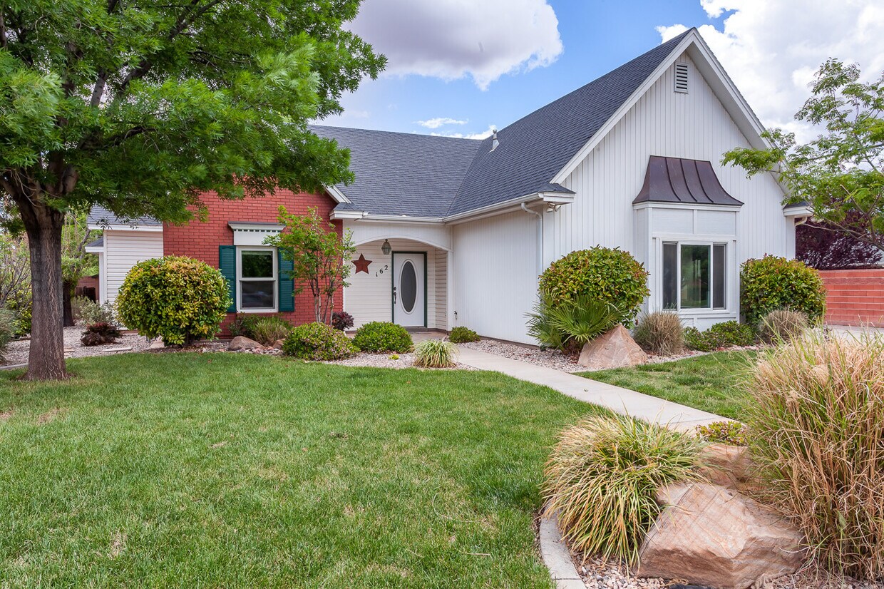 Foto principal - Pet-friendly home in downtown Hurricane