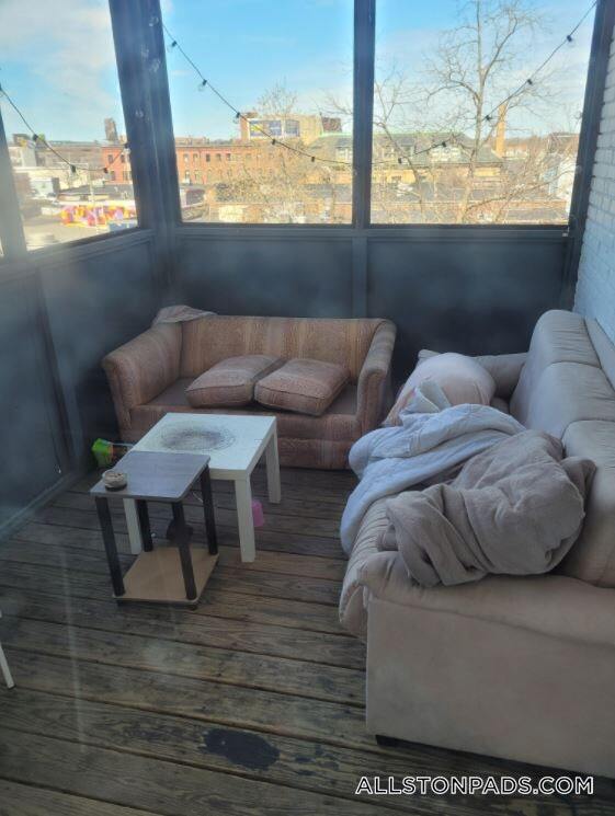 Foto del edificio - 4 Farrington Ave