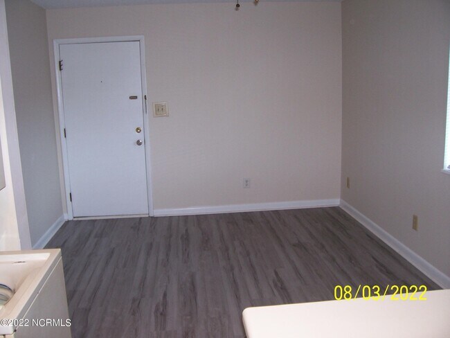 Building Photo - 10168 Beach Dr SW