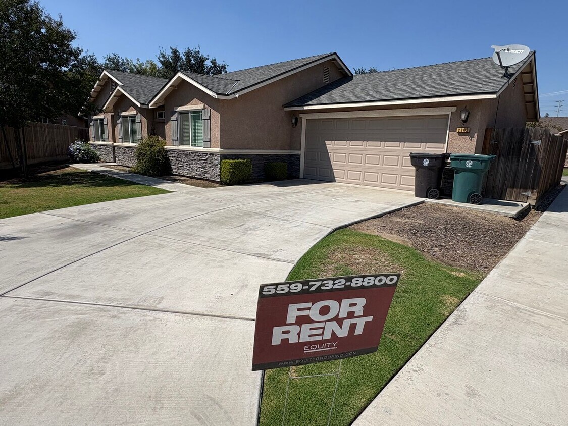 Primary Photo - Tulare home move-in ready!