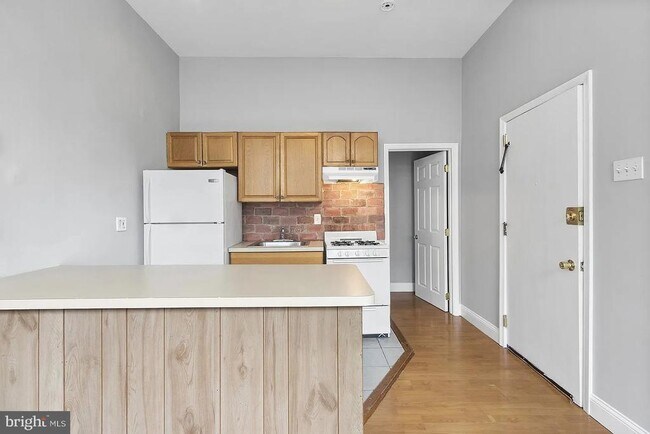 Foto del edificio - 2125 Spring Garden St