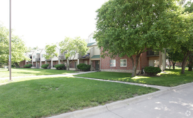 Building Photo - Center Oaks Apartments