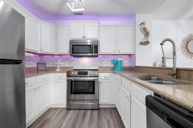 Foto del edificio - 4057 Crockers Lake Blvd