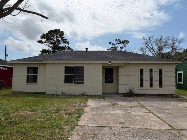 Photo - 5530 Lakefield Dr House