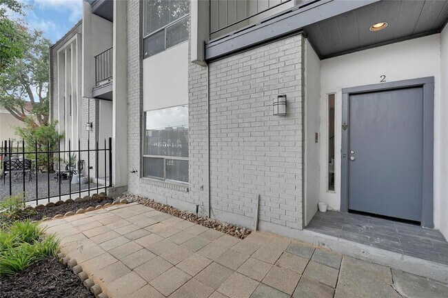 Building Photo - 1300 Augusta Dr