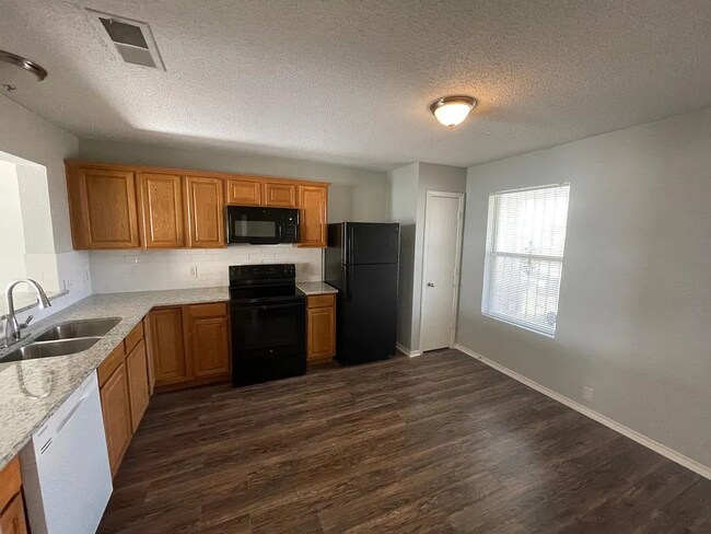Building Photo - 3 BR/2.5BA | Newly Renovated Single Family Home | Fenced Backyard | In Dallas!