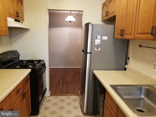Foto del edificio - 5937 Quantrell Ave