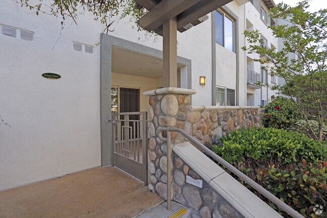 Foto del edificio - Mission Hills Apartments