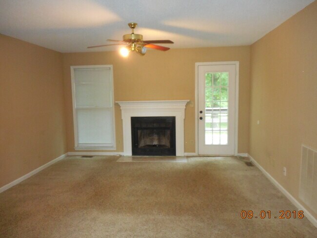 Foto del edificio - 3 Bedroom 2 Bath Home For Rent in Sango Area!