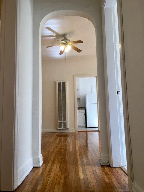 Building Photo - 625 S Cochran Ave