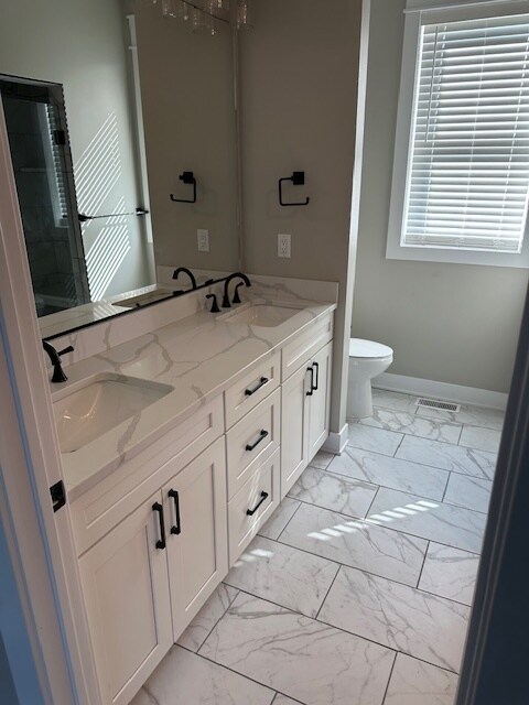 Foto del edificio - 905 Ledgestone Ct