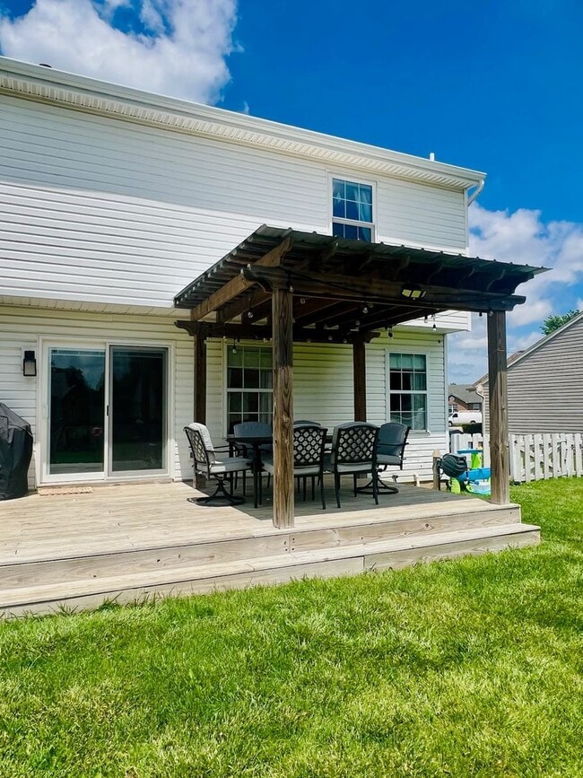 Building Photo - Beautiful 4 Bedroom Home in a Cul-De-Sac