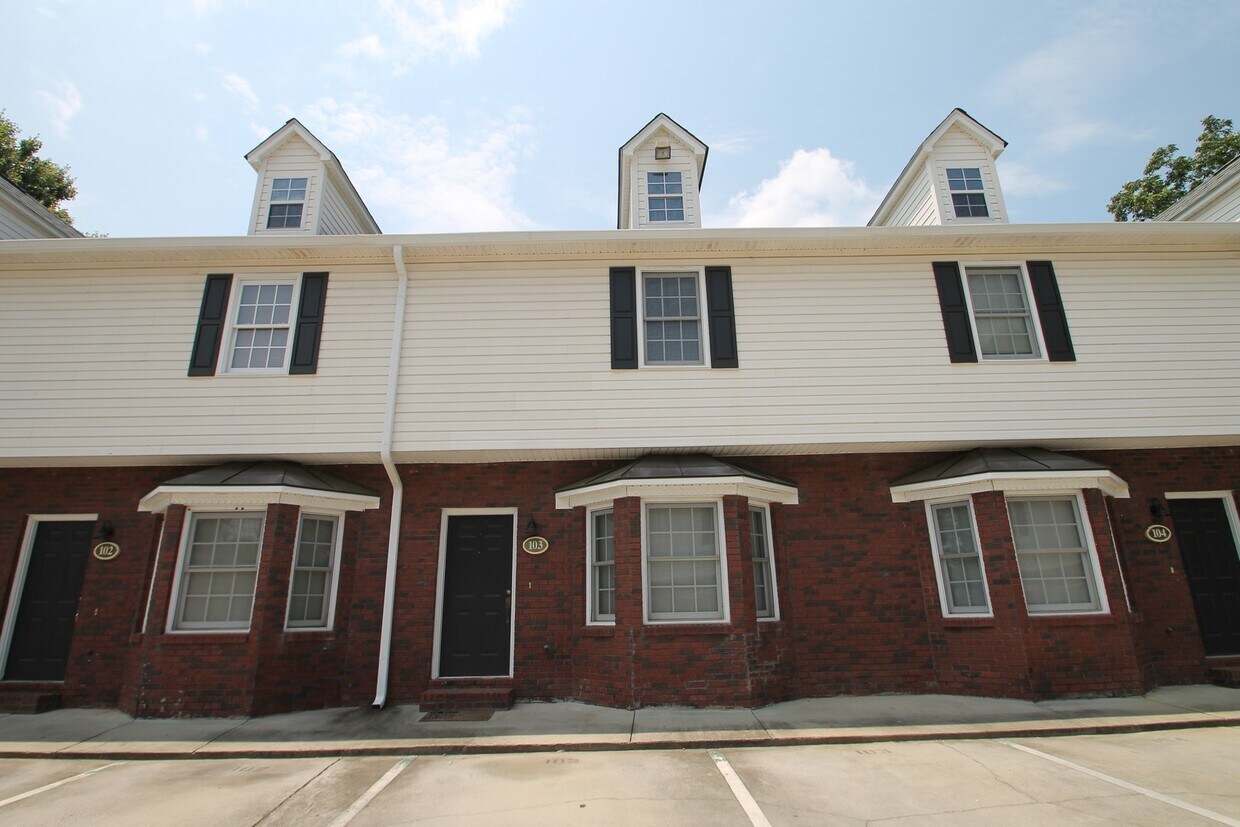 Foto principal - Exclusively offered by MUSE REALTY, LLC