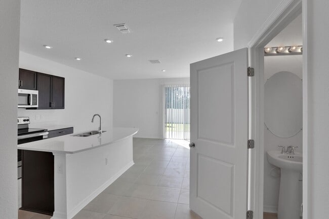 Building Photo - Pet Friendly Townhome w/ amenities in Annies Walk!