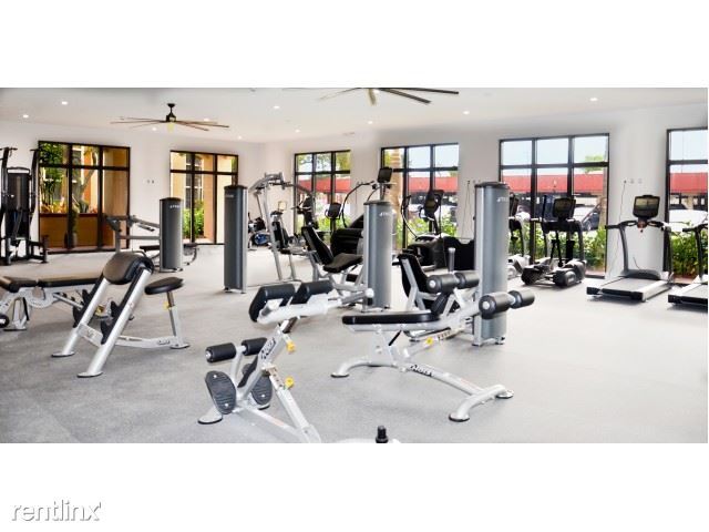 Foto del edificio - Studio, 1 bath  - 19499 NE 10th Ave studio