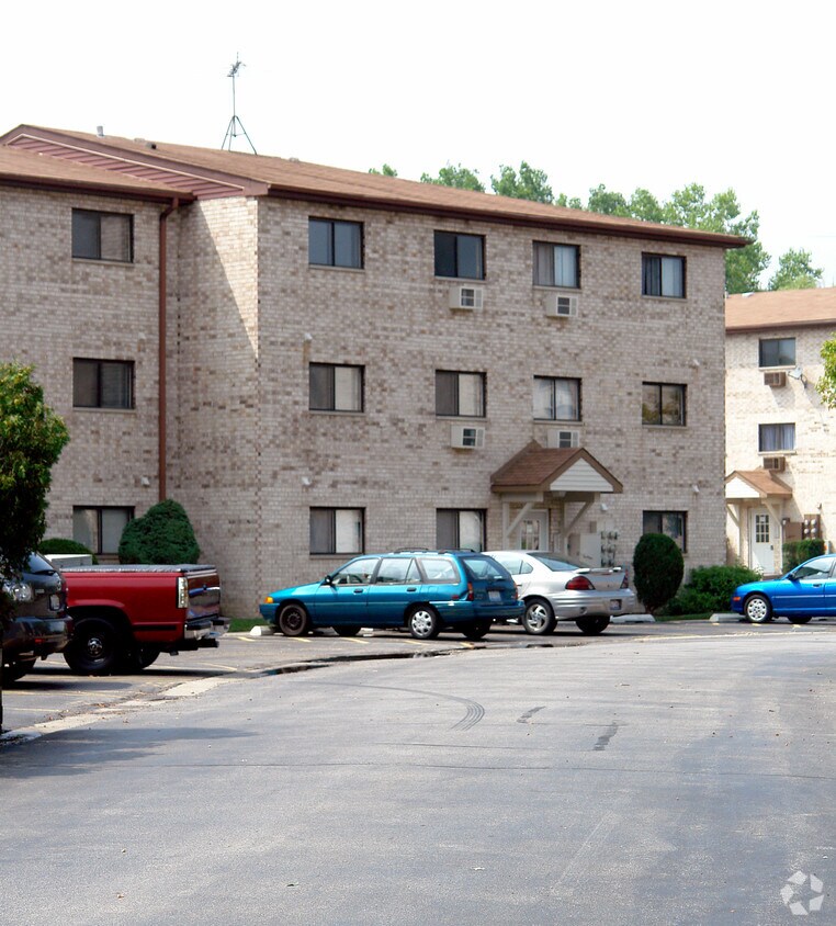 502504 E Spruce Dr, Palatine, IL 60074 Apartments in Palatine, IL
