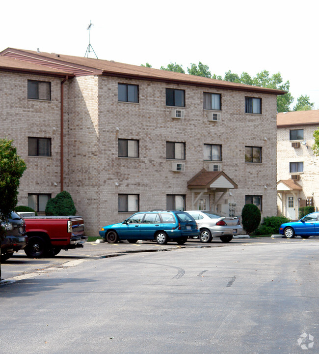 Building Photo - Fox Cove