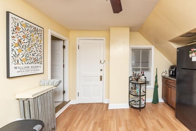 Building Photo - 3 bedroom in Chicago IL 60657
