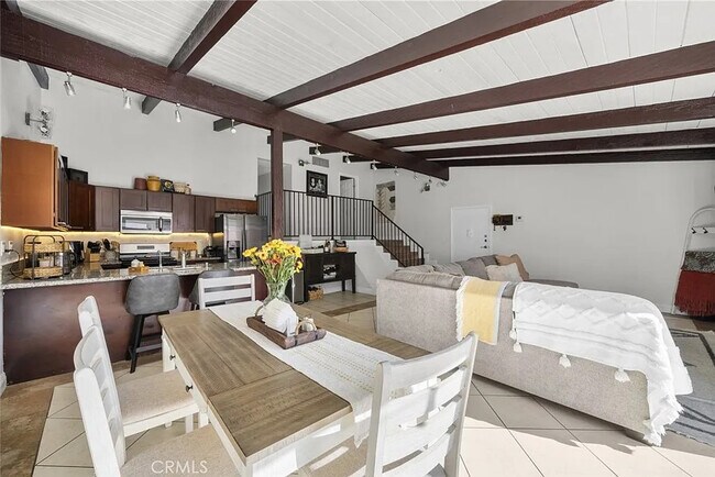 Foto del edificio - 7924 Woodman Ave