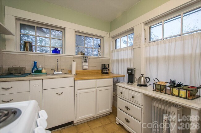 Foto del edificio - 109 Pearson Dr