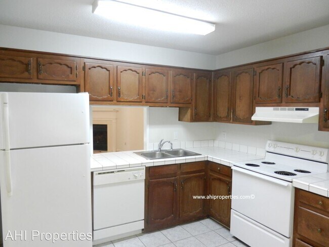 Building Photo - 2 br, 2 bath House - 3448 Wildewood Drive