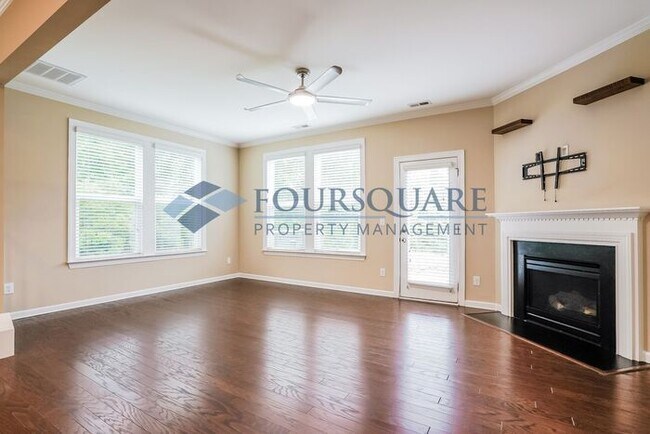 Foto del edificio - End Unit Townhome | Back Patio With Privac...