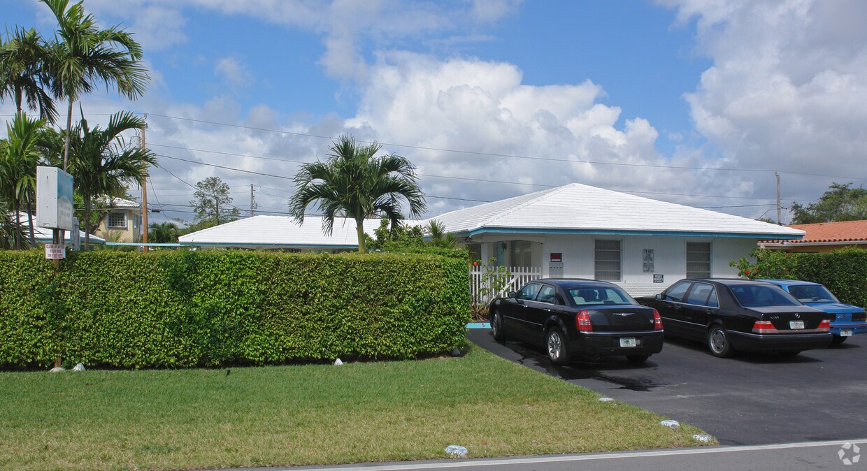 Building Photo - Beachside Villas