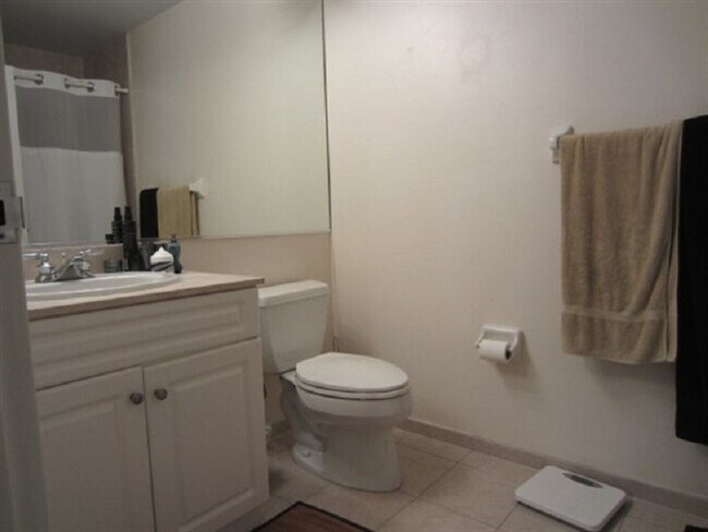 Building Photo - 1BR Waterfront Condo